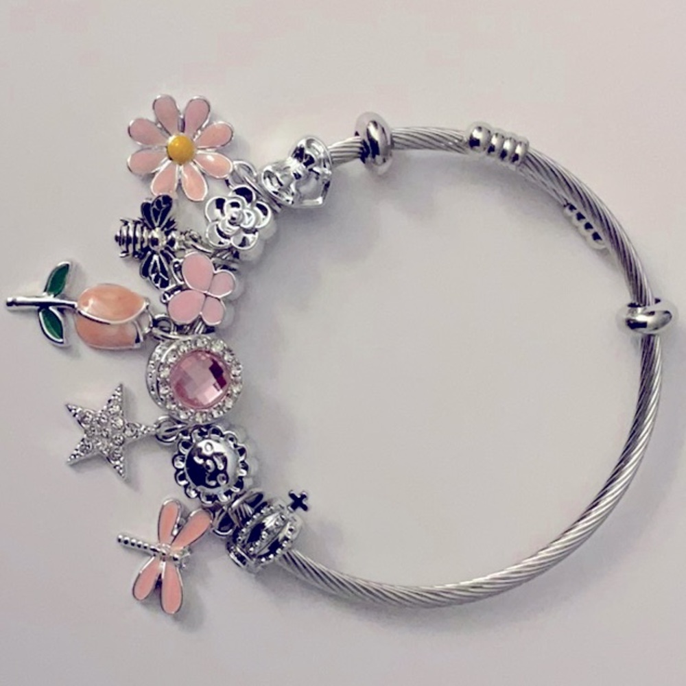 Beautiful pink and silver bangle, pandora style bracelet (new without tag).